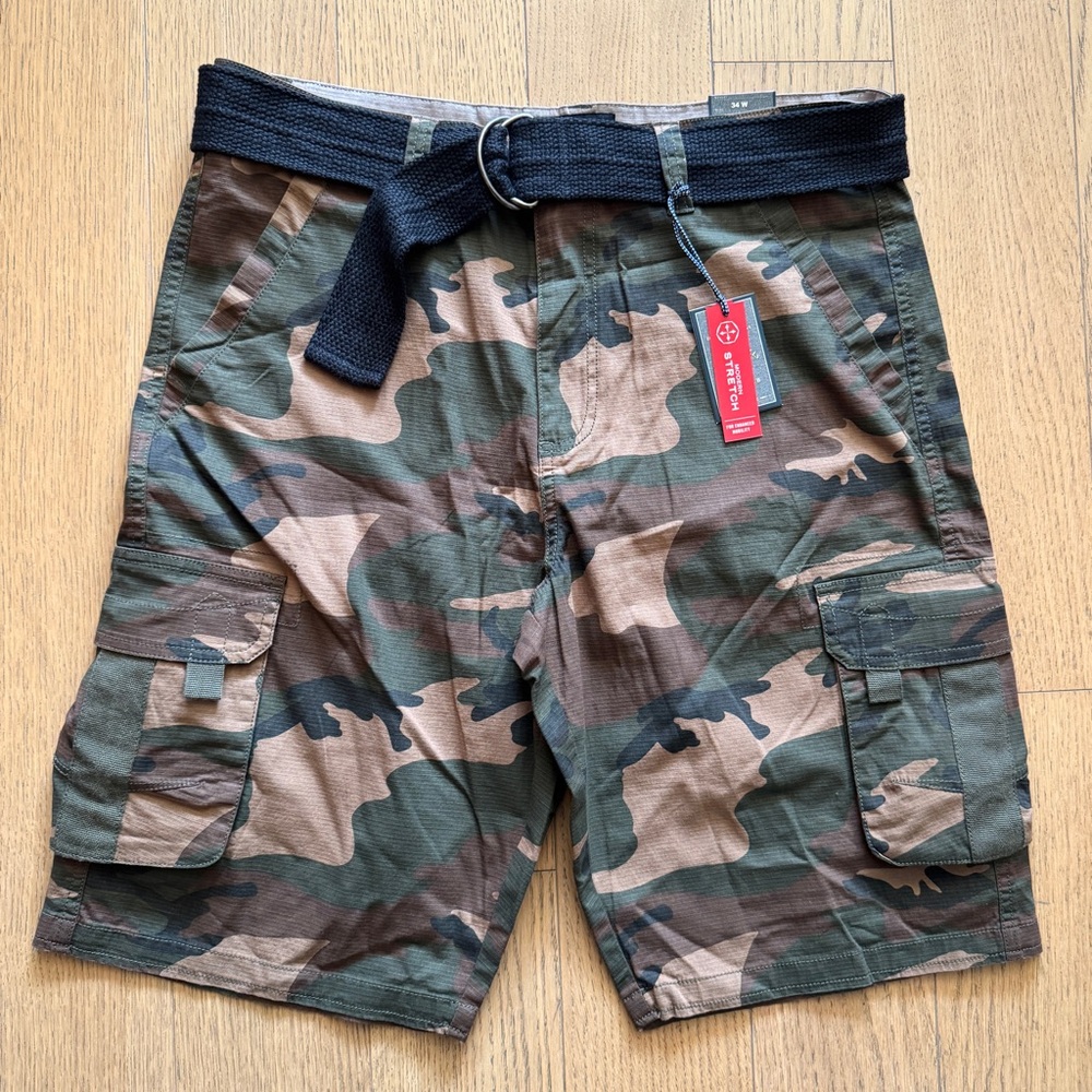 Men’s Green Camouflage Cargo Shorts w/ Belt & Many Pockets NWT - Size 34